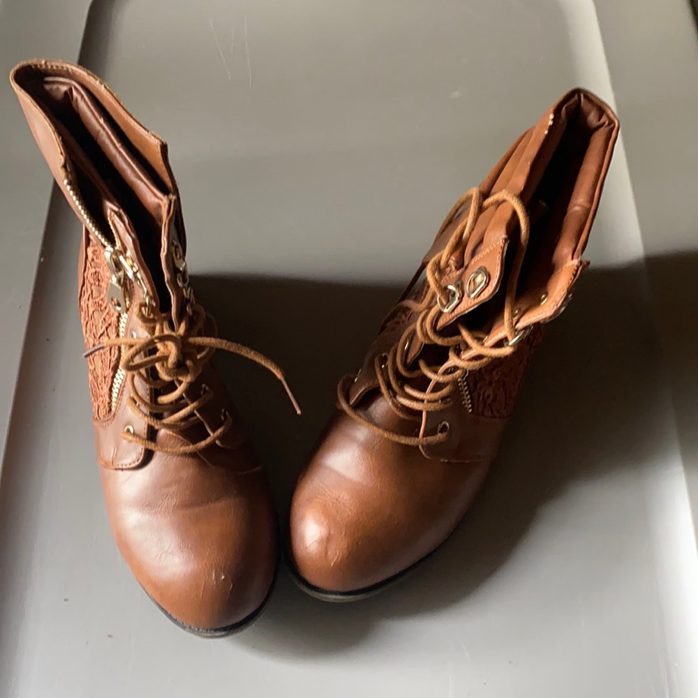 Link boots with zipper